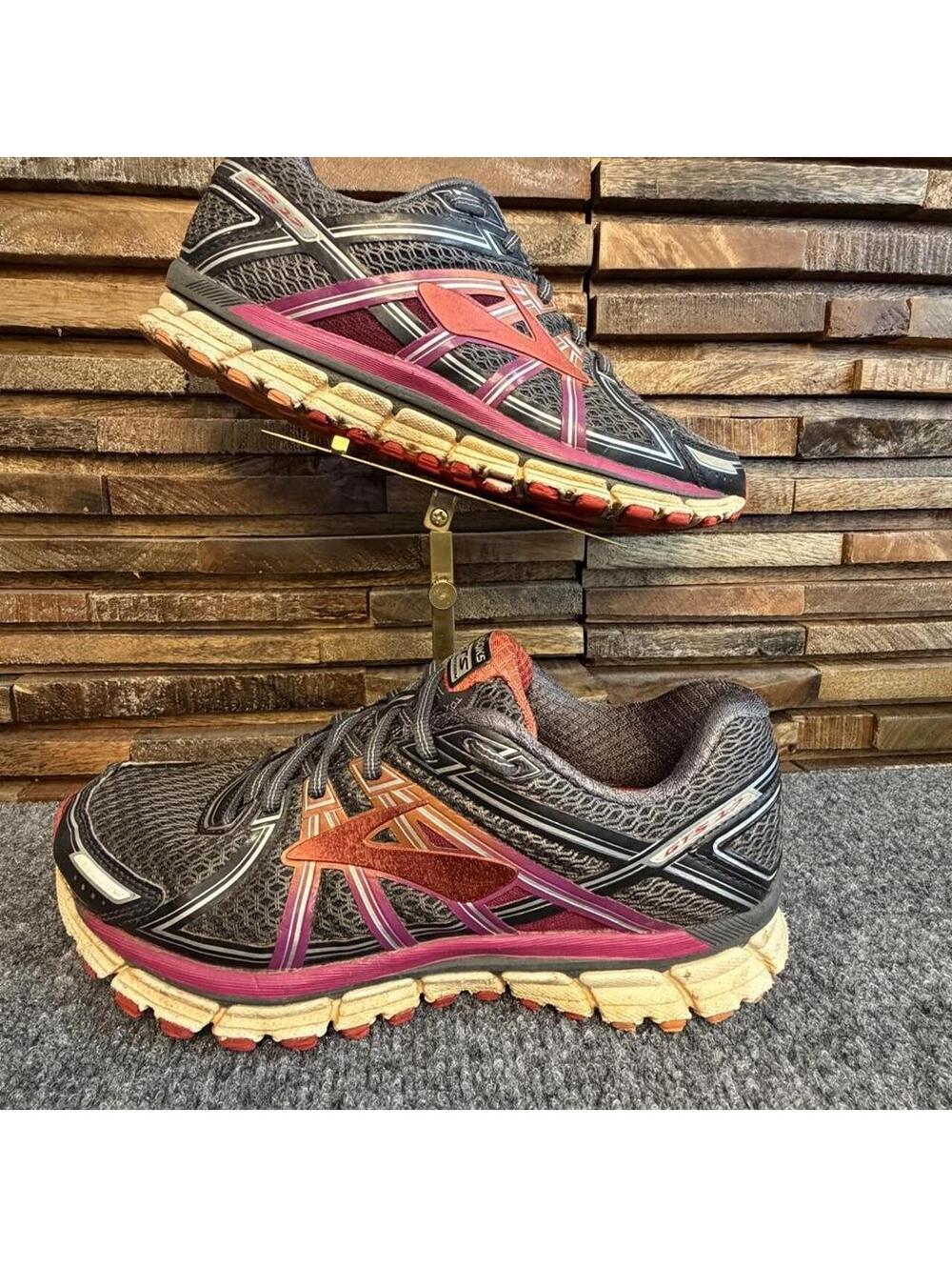 Brooks GTS 17 running shoes Anthracite/Festival Fuchsia/Bittersweet womenβs sz 9